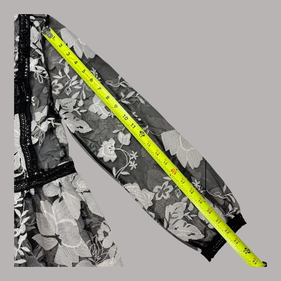 Gracia Black & White Floral Embroidered Long Sleeve Mesh Peplum Top L - Picture 14 of 16